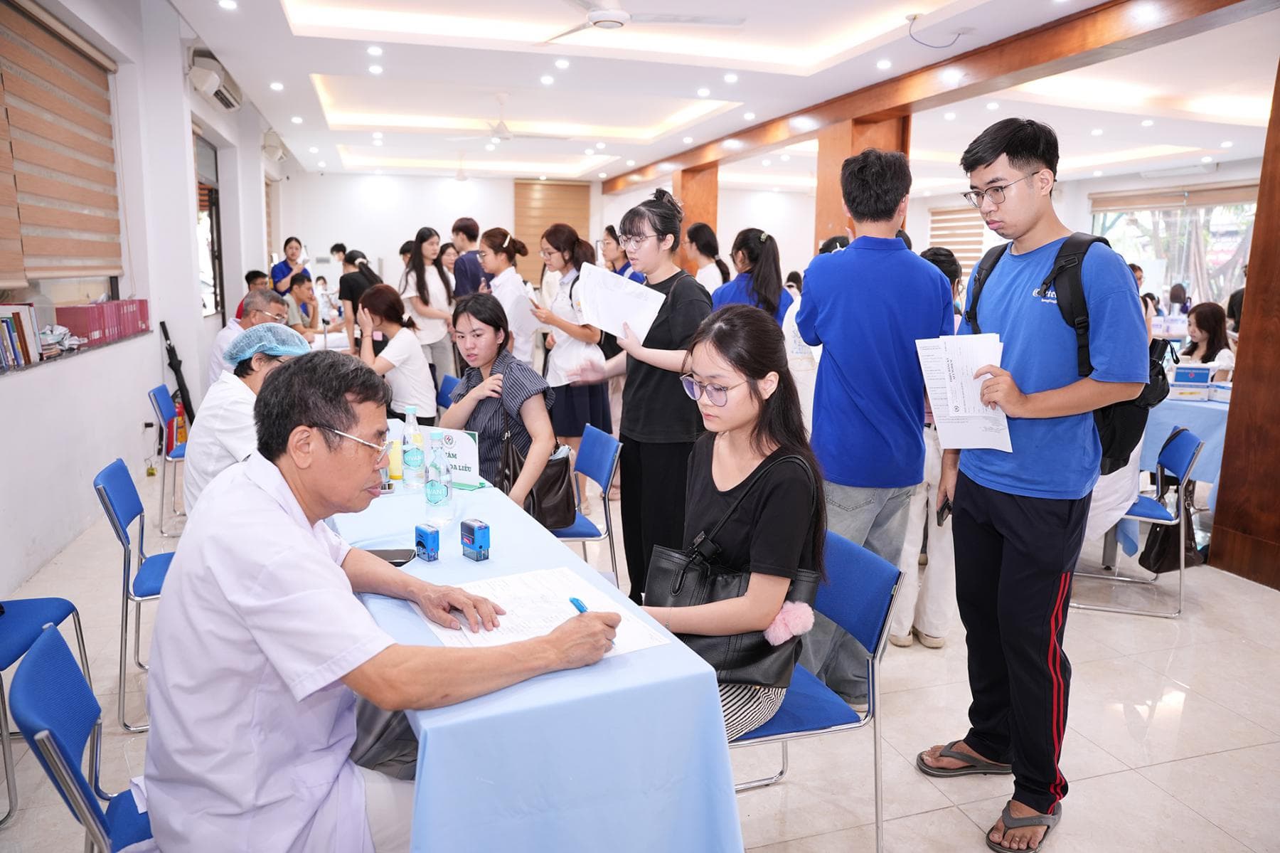 Khám Sức Khỏe Tân Sinh Viên Trường Đại Học Ngoại Ngữ: Chu Đáo – Khoa Học – Tận Tâm
